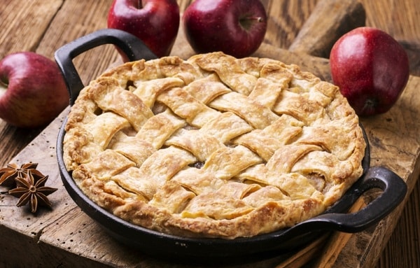 OLD-FASHIONED APPLE PIE